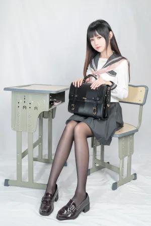 miko酱ww《放学后》主题写真：26张全套美图