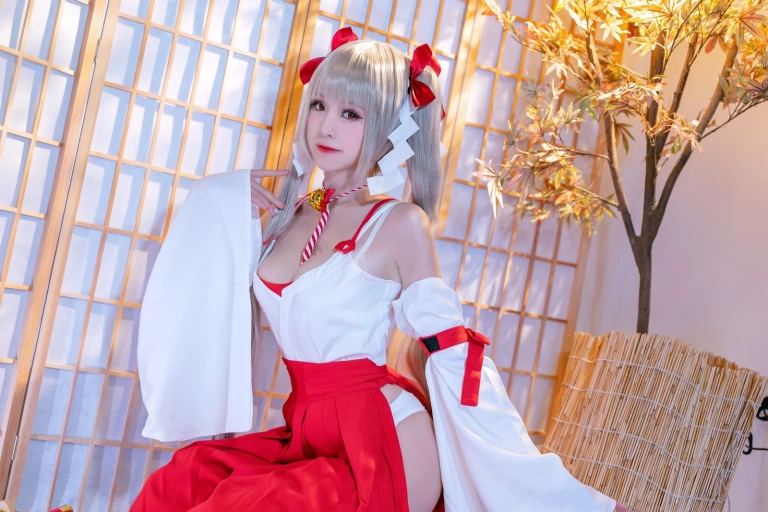 miko酱ww《可畏巫女》主题写真：23张全套美图