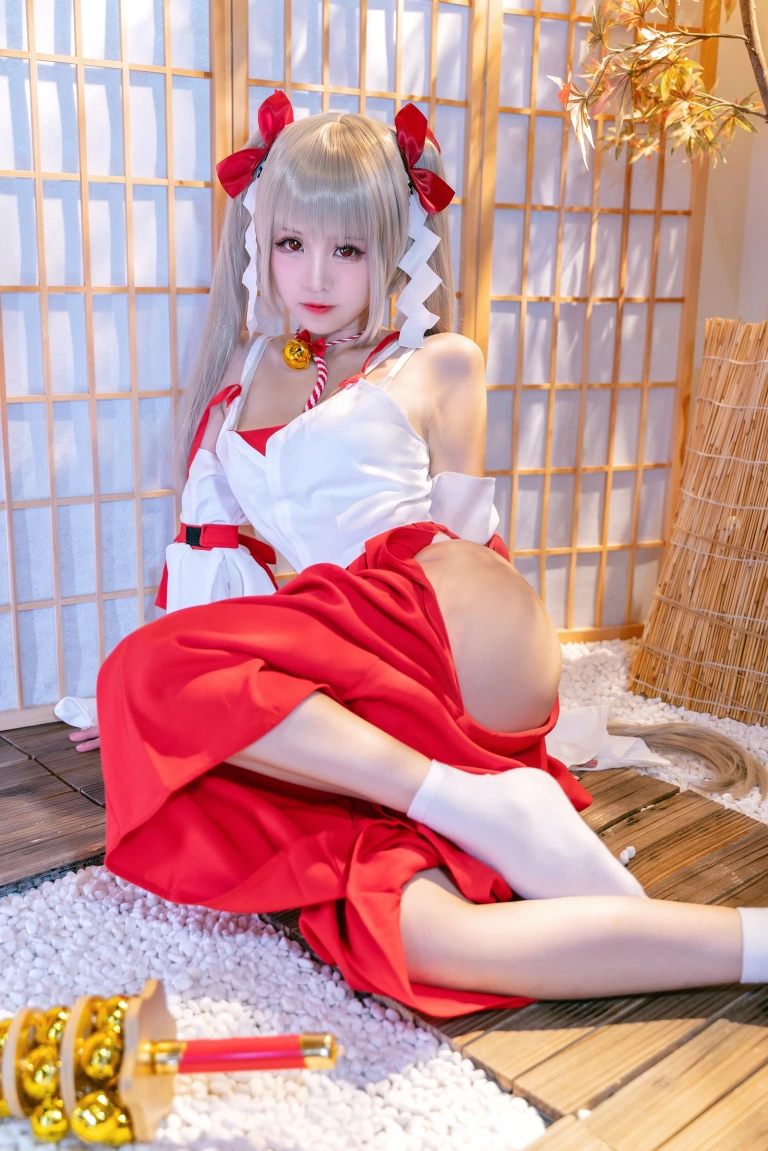 miko酱ww《可畏巫女》主题写真：23张全套美图