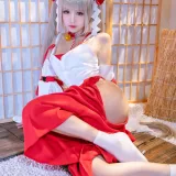 miko酱ww《可畏巫女》主题写真：23张全套美图