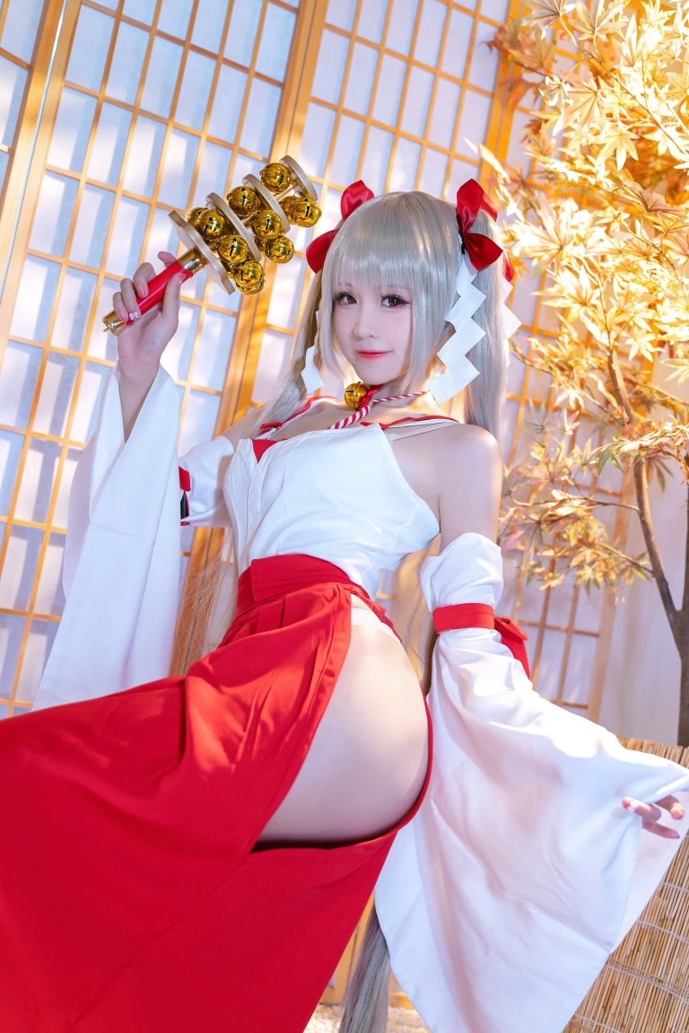 miko酱ww《可畏巫女》主题写真：23张全套美图