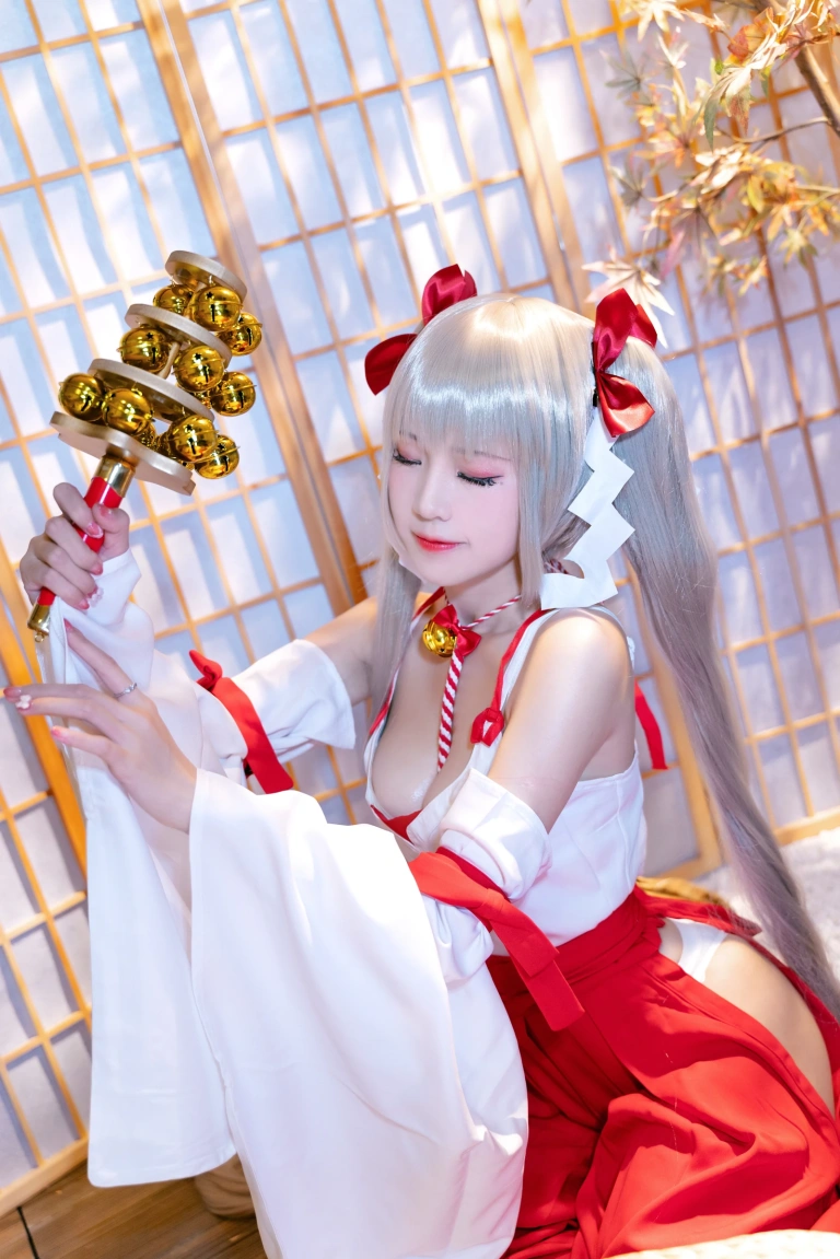 miko酱ww《可畏巫女》主题写真：23张全套美图