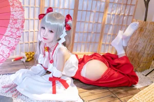 miko酱ww《可畏巫女》主题写真：23张全套美图