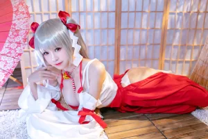 miko酱ww《可畏巫女》主题写真：23张全套美图