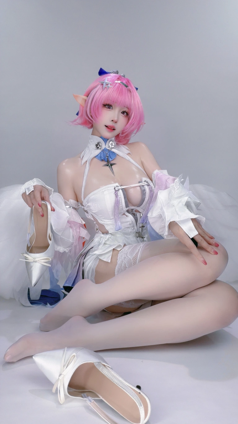 miko酱ww《蕾米埃尔》主题写真：26张全套美图