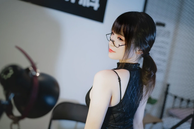 miko酱ww《坏女人》主题写真：13张全套美图