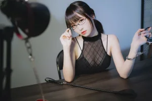 miko酱ww《坏女人》主题写真：13张全套美图