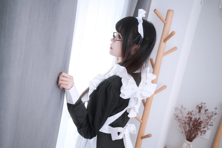 miko酱ww《女仆》主题写真：23张全套美图