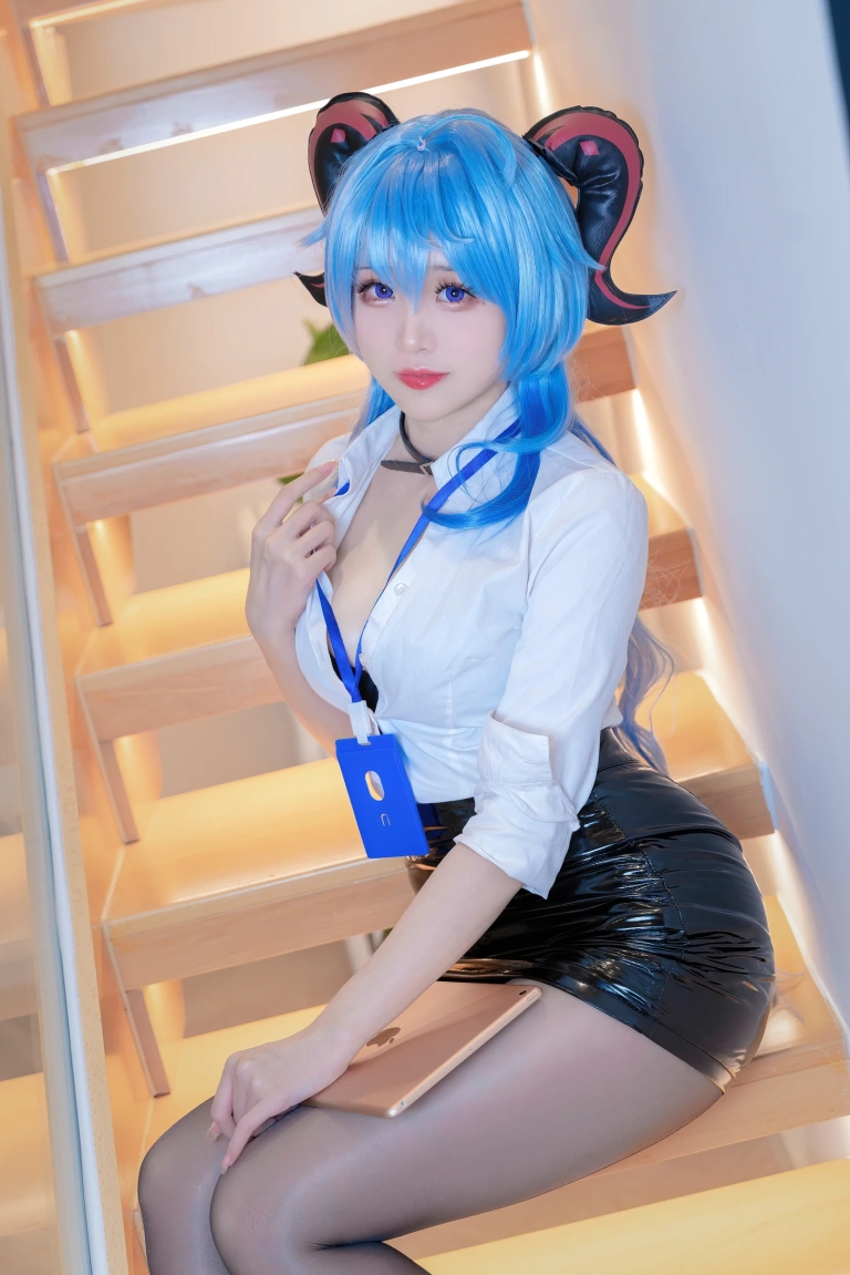 miko酱ww《甘雨OL》主题写真：43张全套美图
