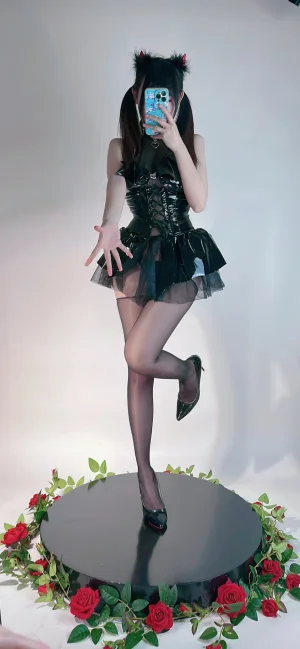 miko酱ww《小小恶魔》主题写真：29张全套美图