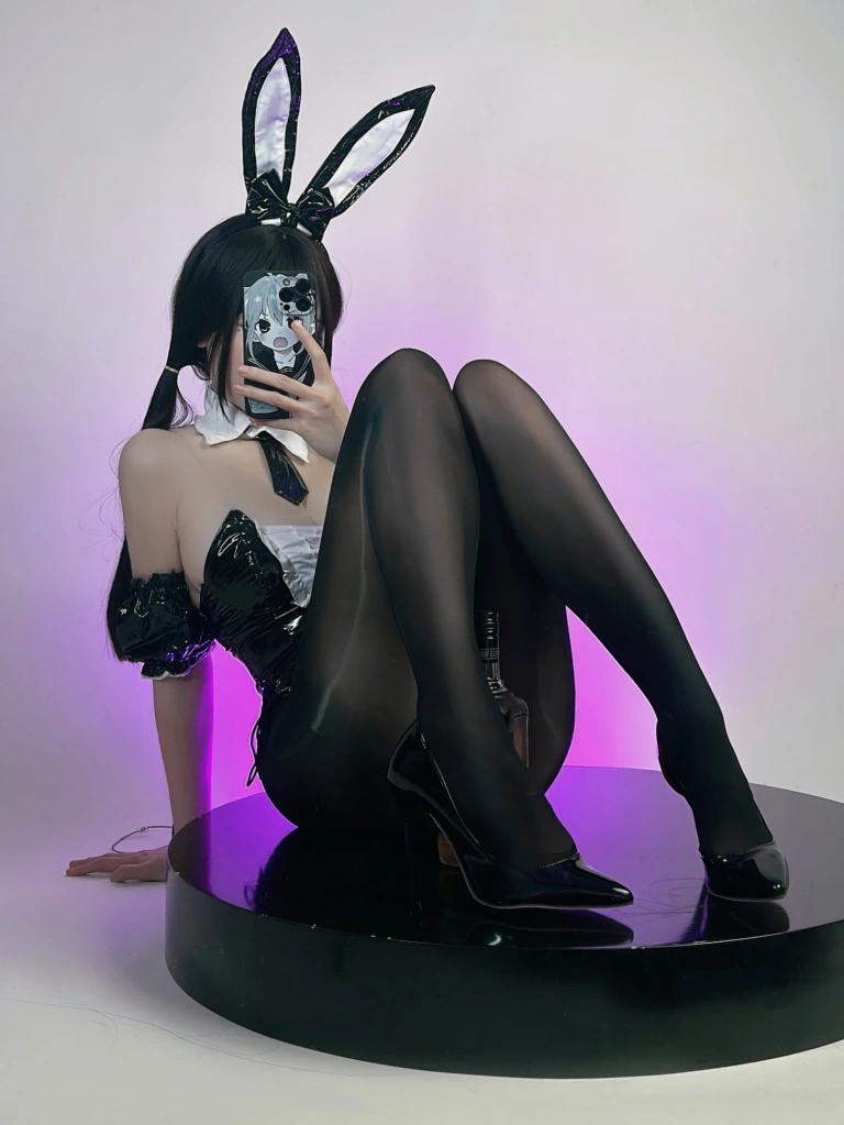 miko酱ww《兔兔管家》主题写真：54张全套美图