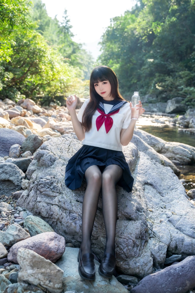 miko酱ww《mikoの小小溪流》主题写真：24张全套美图，含1个视频