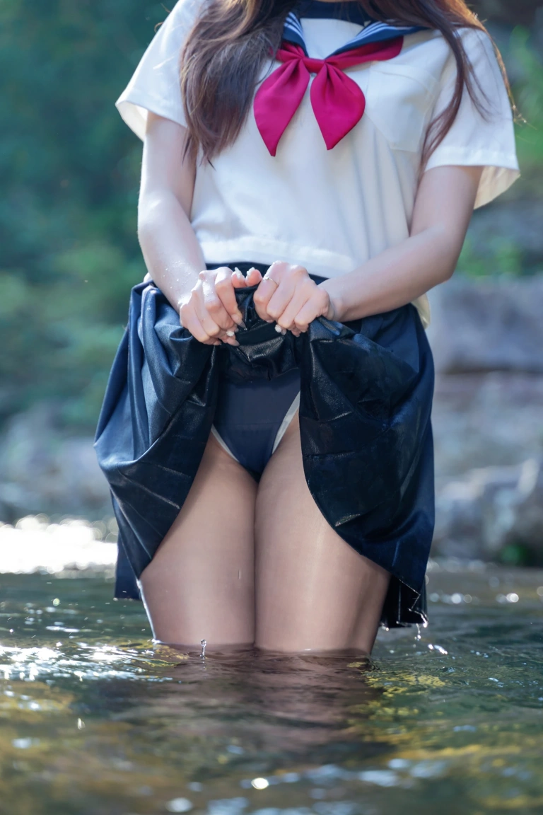 miko酱ww《mikoの小小溪流》主题写真：24张全套美图，含1个视频