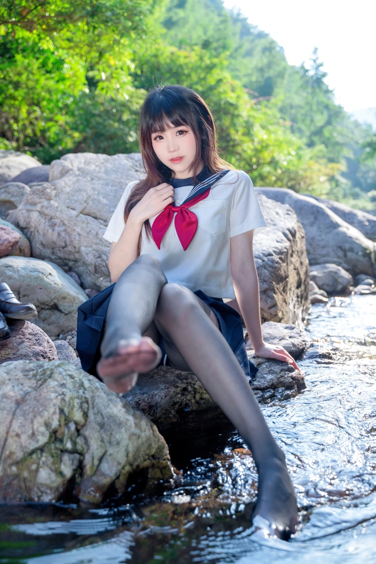miko酱ww《mikoの小小溪流》主题写真：24张全套美图，含1个视频