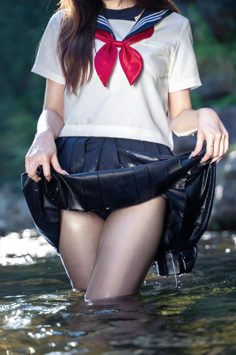miko酱ww《mikoの小小溪流》主题写真：24张全套美图，含1个视频