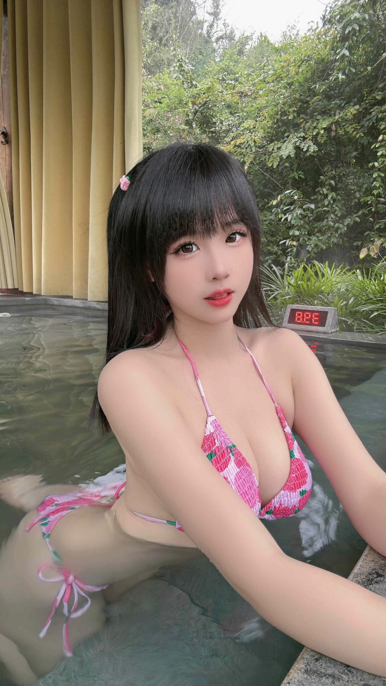 miko酱ww《冬日温泉2》主题写真：24张全套美图
