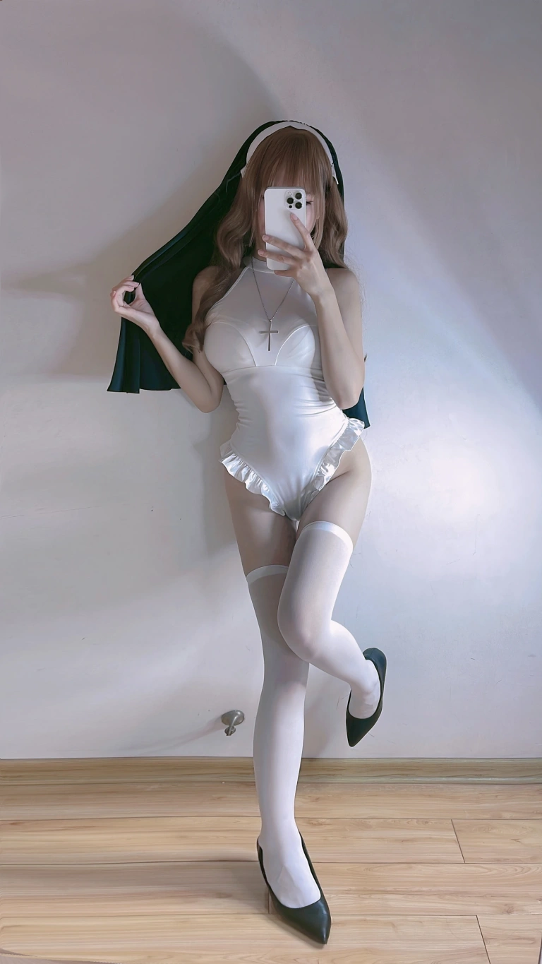 miko酱ww《自拍系列mikoの白丝01》主题写真：241张全套美图