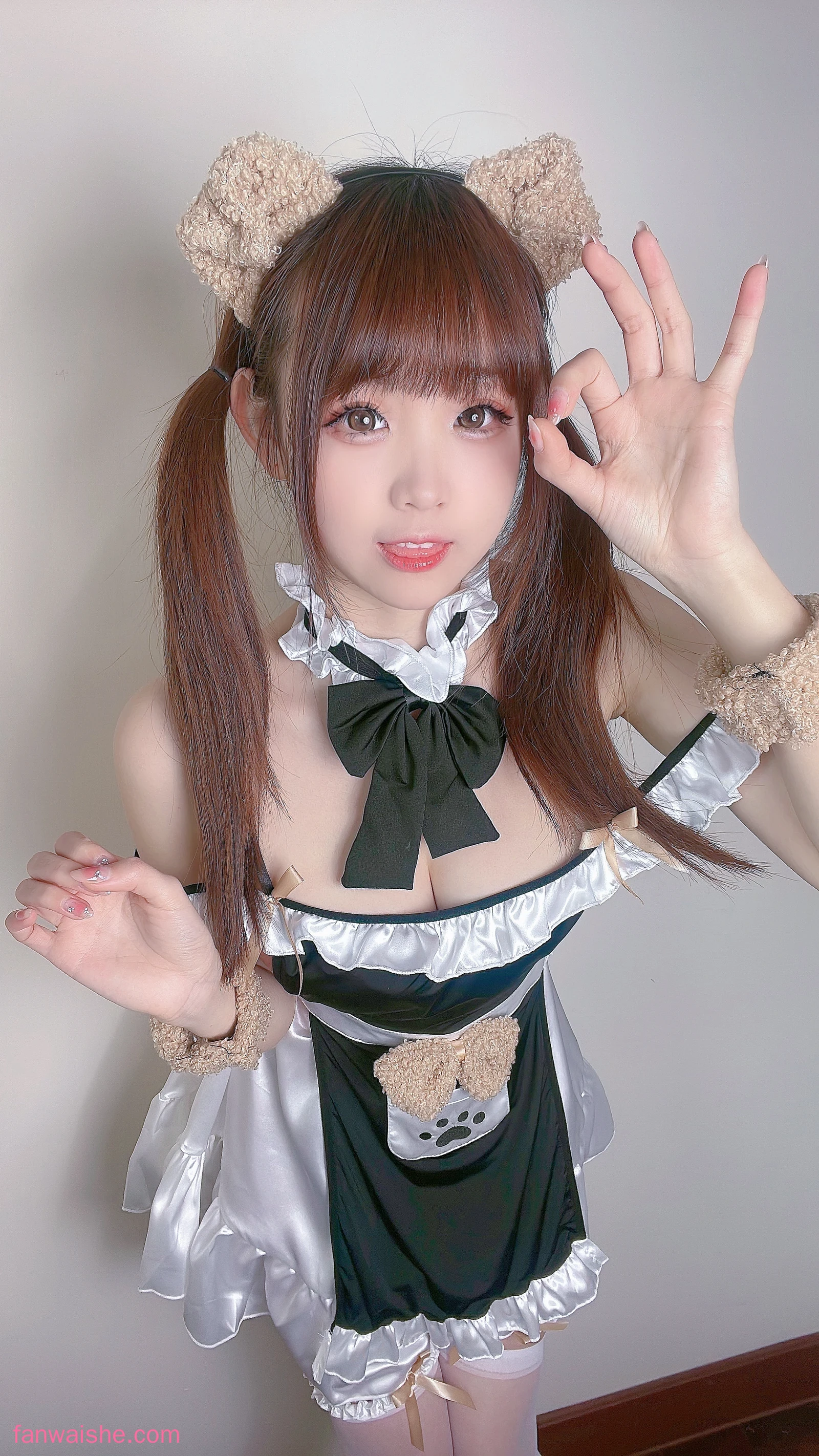 miko酱ww miko酱ww NO.56 - 自拍系列mikoの白丝01