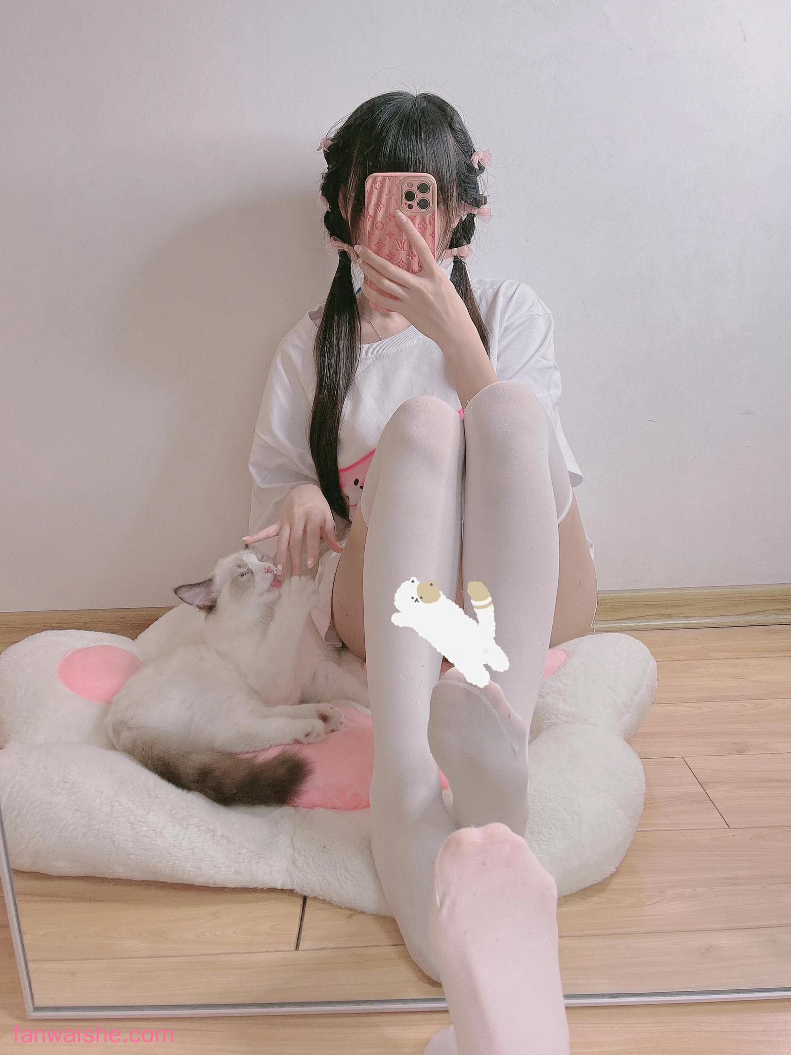 miko酱ww miko酱ww NO.56 - 自拍系列mikoの白丝01