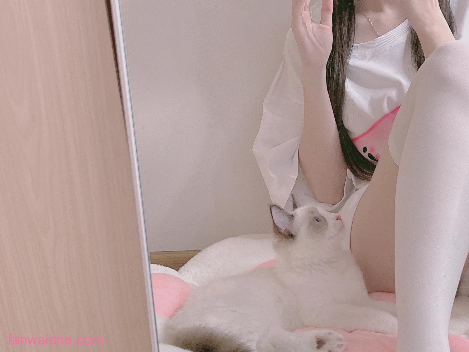 miko酱ww miko酱ww NO.56 - 自拍系列mikoの白丝01