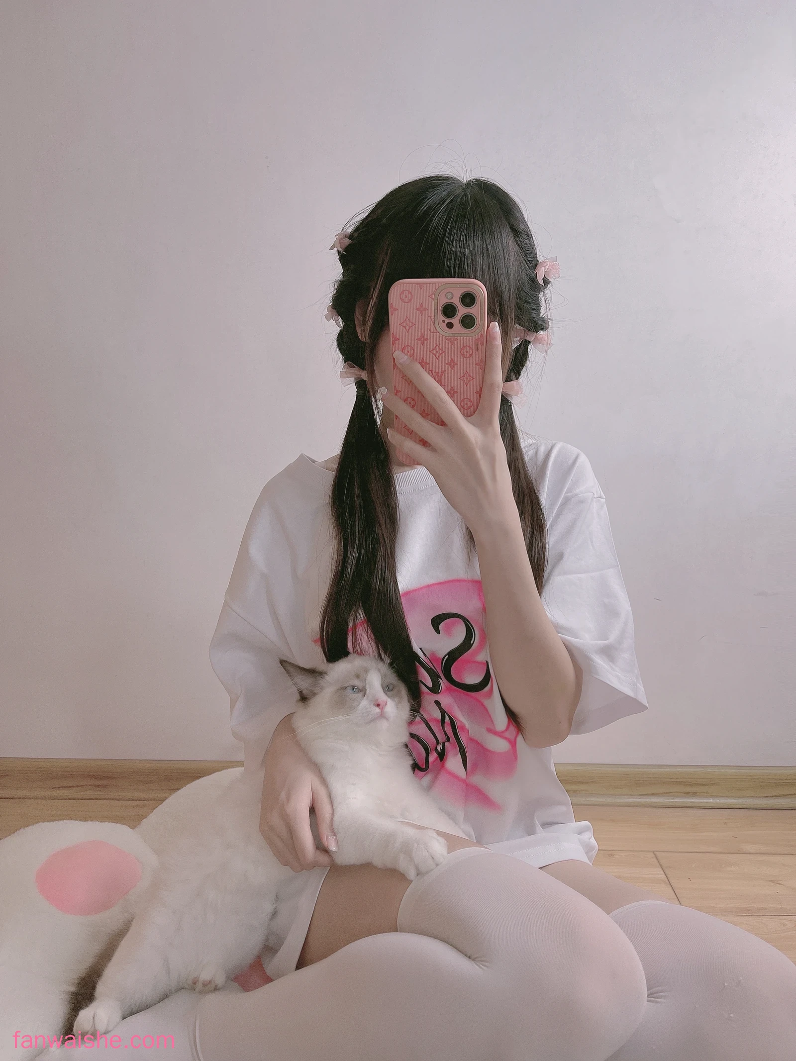 miko酱ww miko酱ww NO.56 - 自拍系列mikoの白丝01