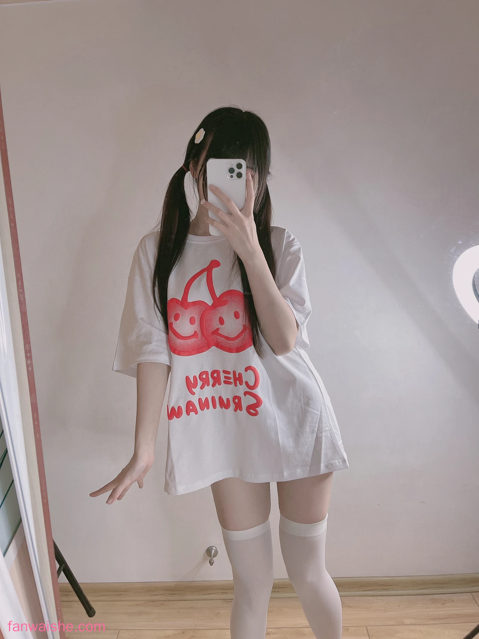 miko酱ww miko酱ww NO.56 - 自拍系列mikoの白丝01