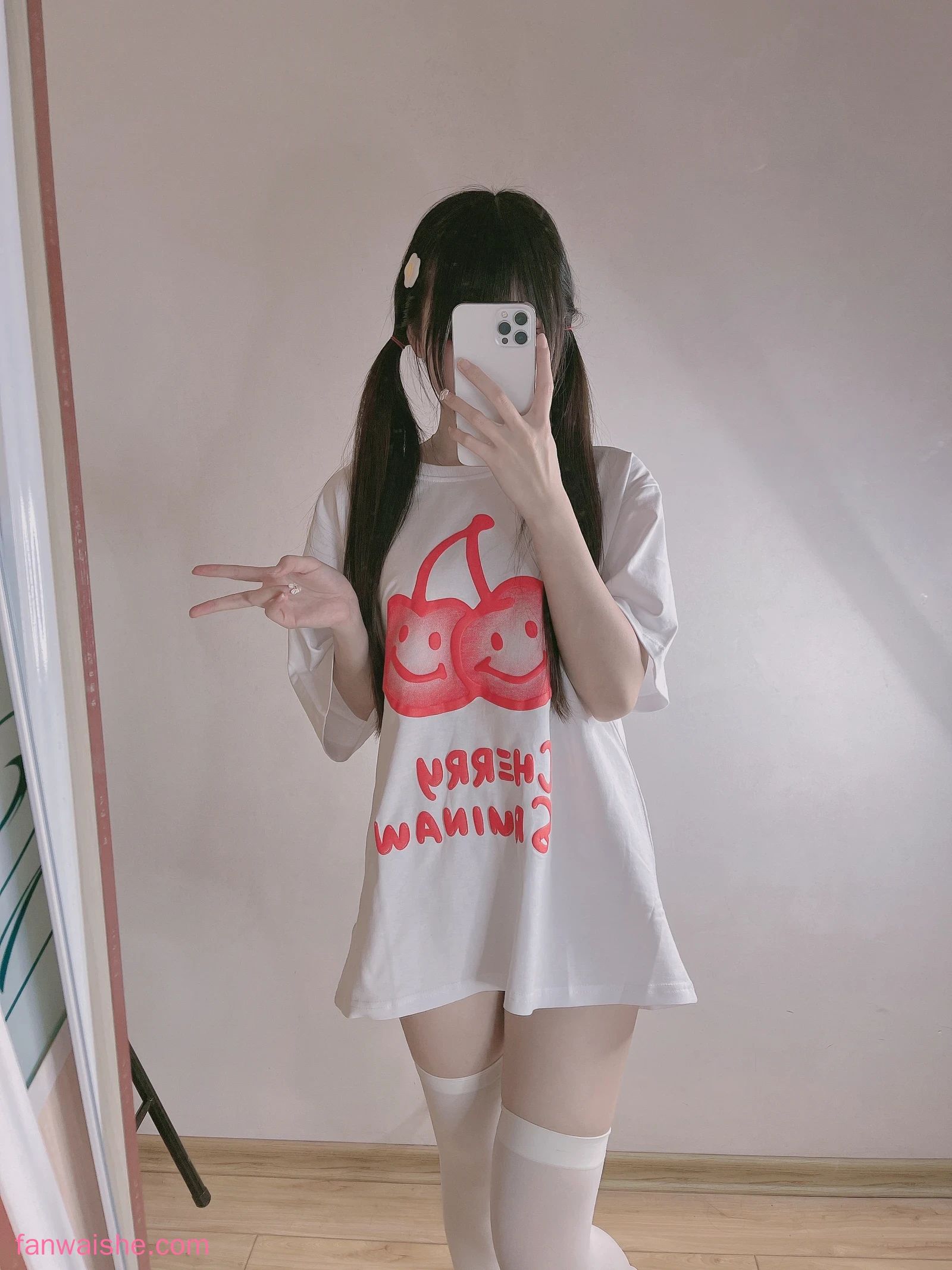 miko酱ww miko酱ww NO.56 - 自拍系列mikoの白丝01