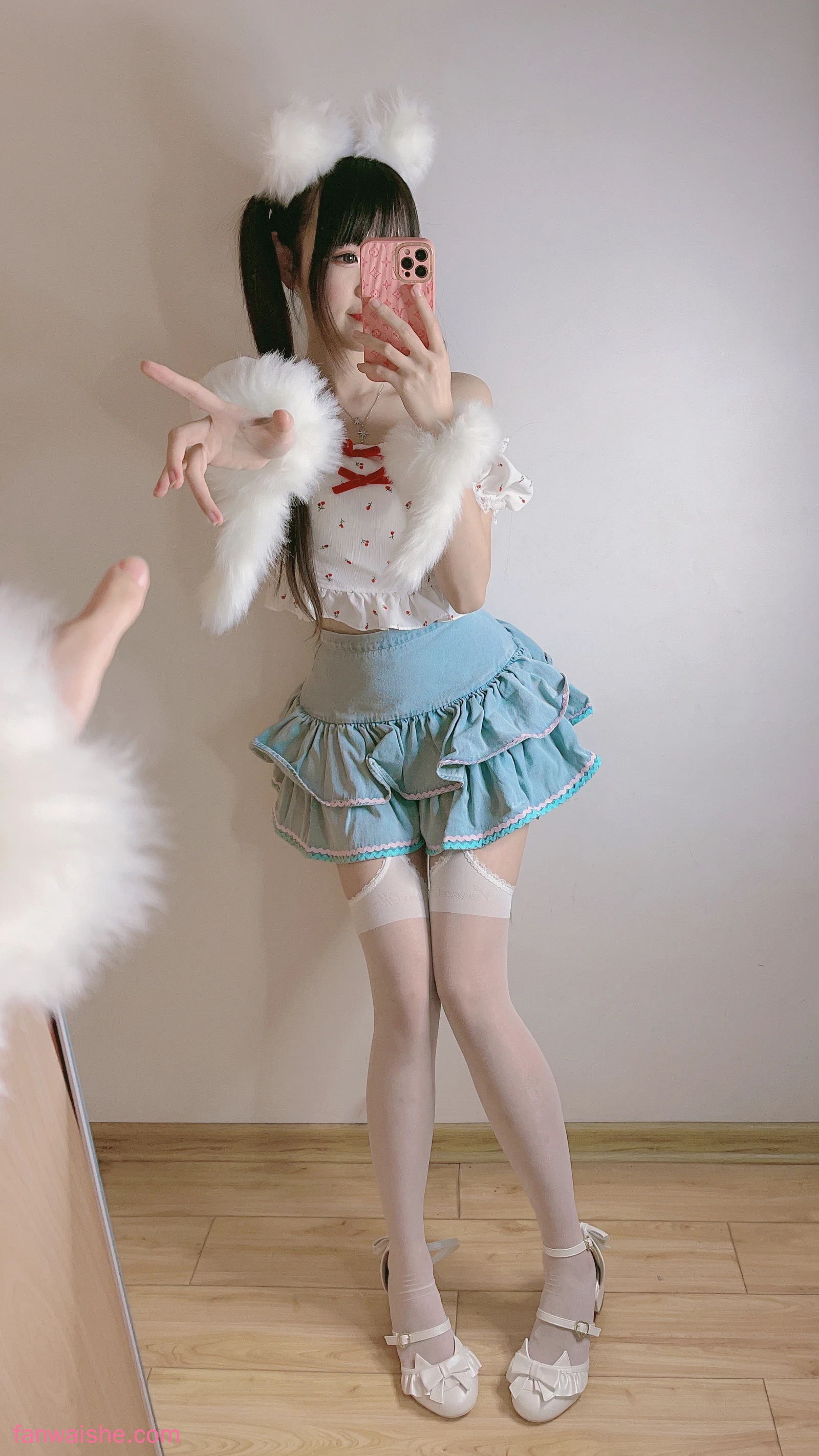 miko酱ww miko酱ww NO.56 - 自拍系列mikoの白丝01