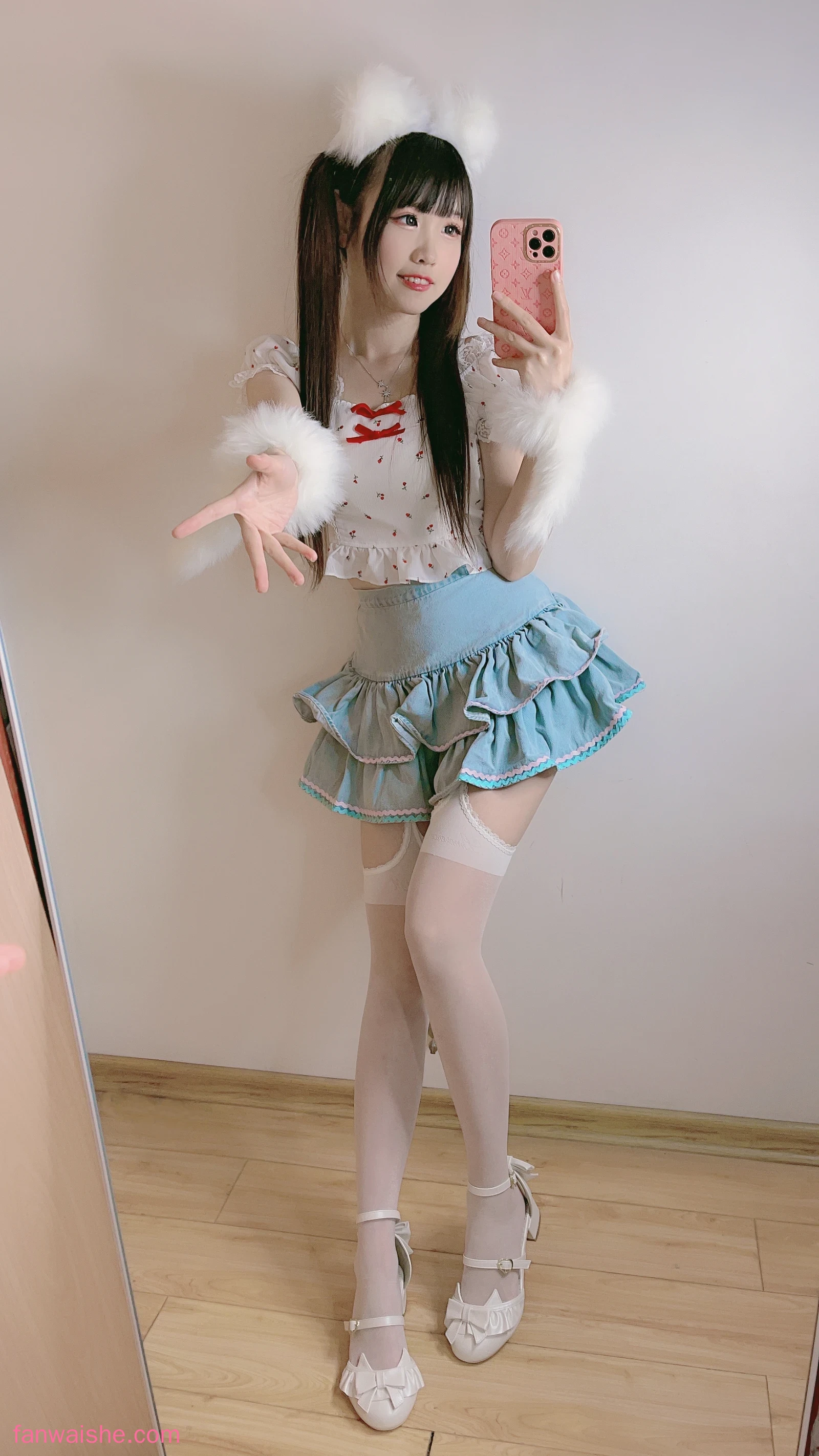 miko酱ww miko酱ww NO.56 - 自拍系列mikoの白丝01