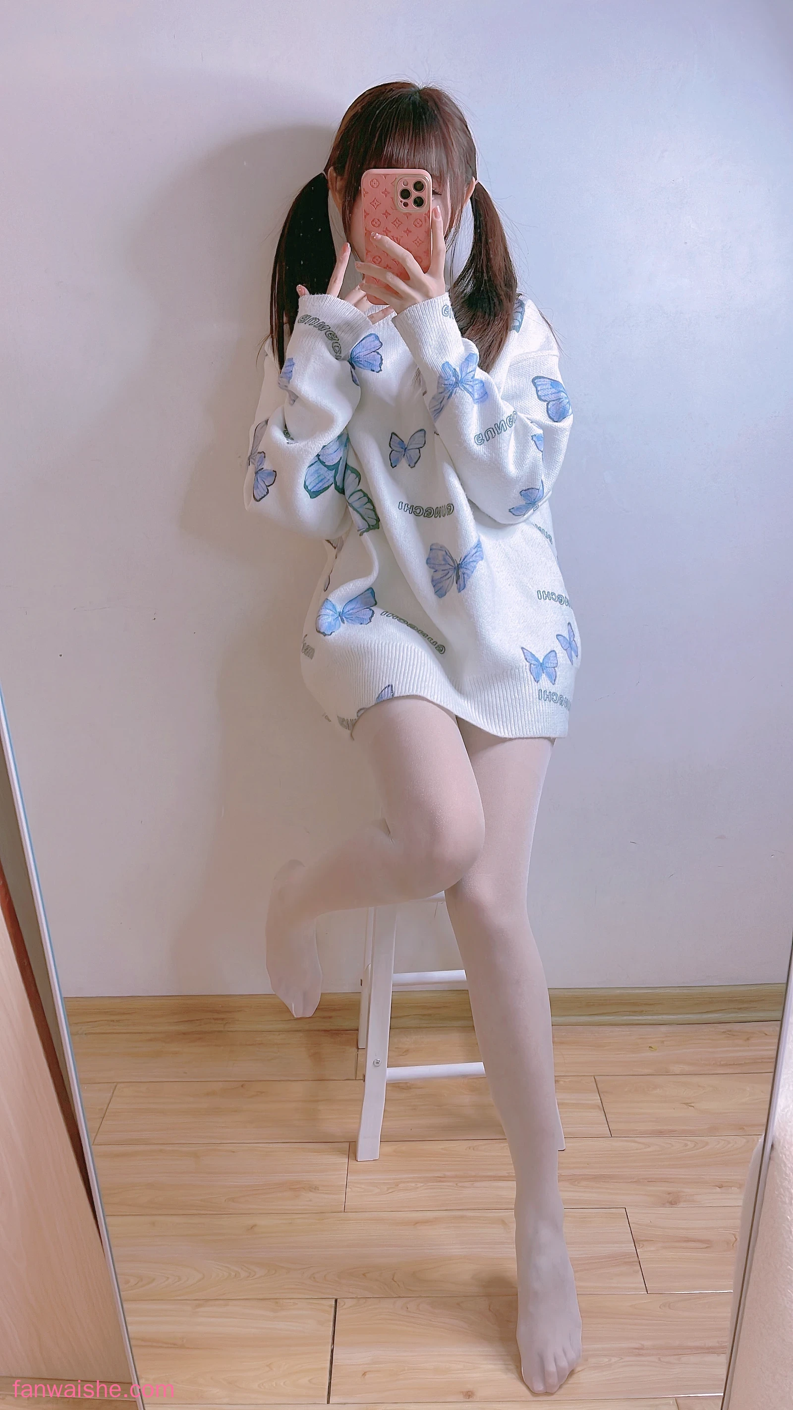 miko酱ww miko酱ww NO.56 - 自拍系列mikoの白丝01