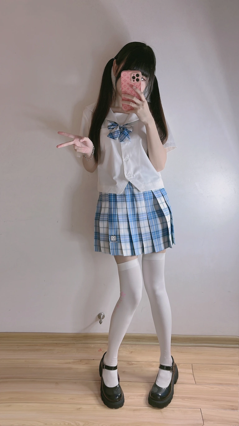 miko酱ww《自拍系列mikoの白丝02》主题写真：225张全套美图