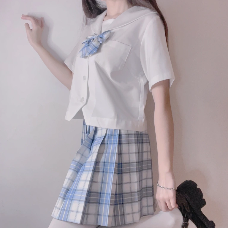 miko酱ww《自拍系列mikoの白丝02》主题写真：225张全套美图