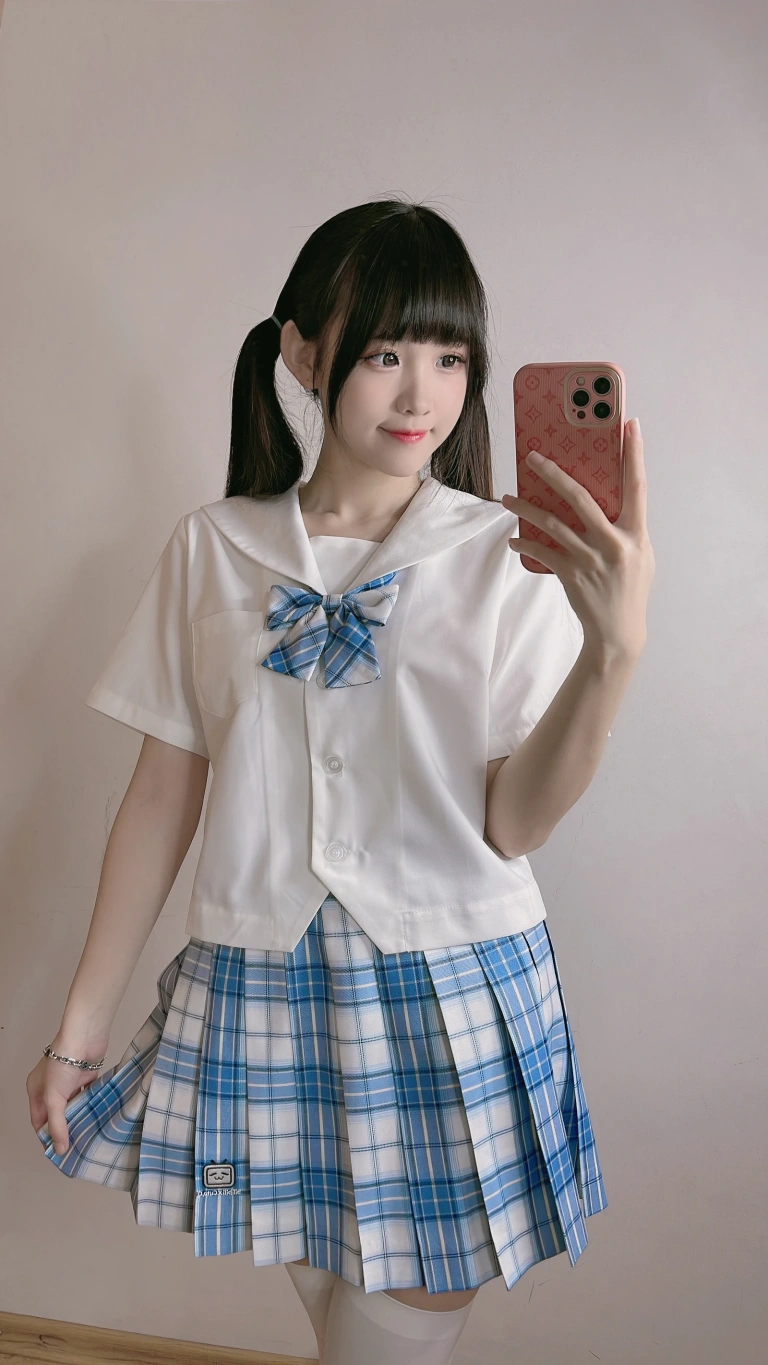 miko酱ww《自拍系列mikoの白丝02》主题写真：225张全套美图