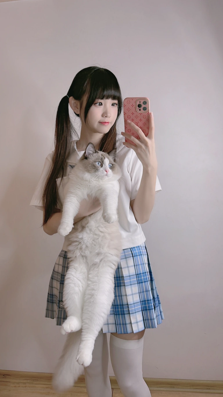 miko酱ww《自拍系列mikoの白丝02》主题写真：225张全套美图