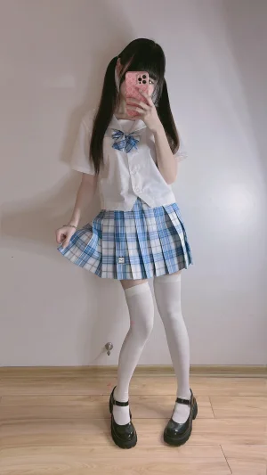 miko酱ww《自拍系列mikoの白丝02》主题写真：225张全套美图