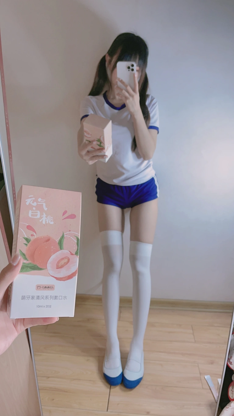 miko酱ww《自拍系列mikoの白丝03》主题写真：201张全套美图