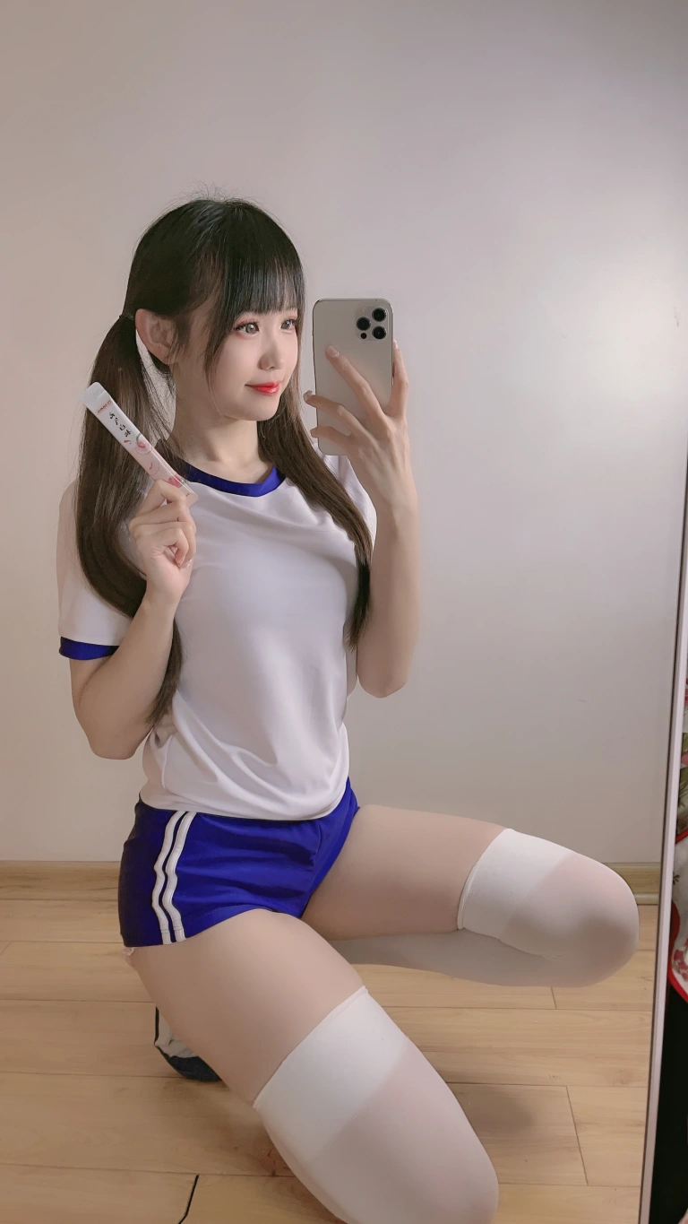 miko酱ww《自拍系列mikoの白丝03》主题写真：201张全套美图