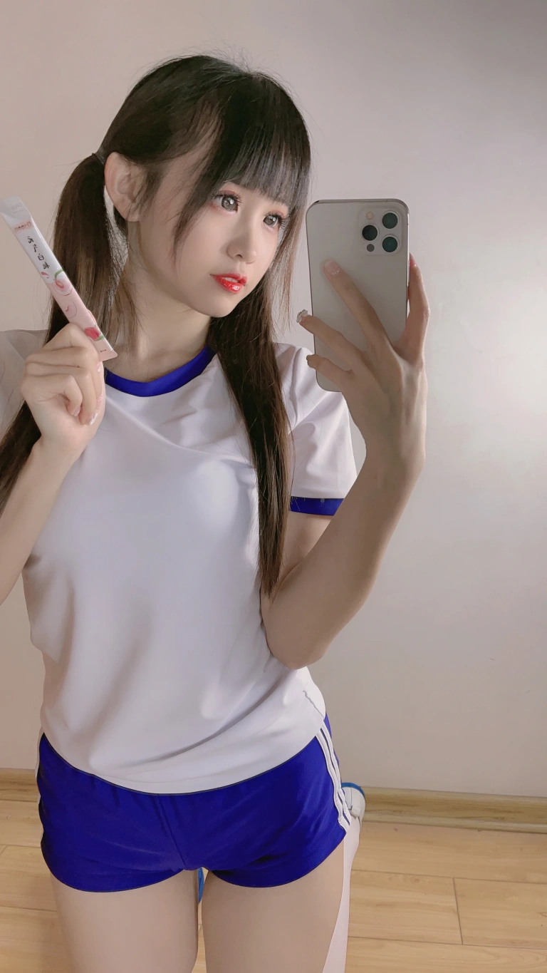 miko酱ww《自拍系列mikoの白丝03》主题写真：201张全套美图