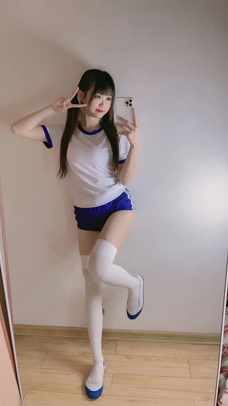 miko酱ww《自拍系列mikoの白丝03》主题写真：201张全套美图