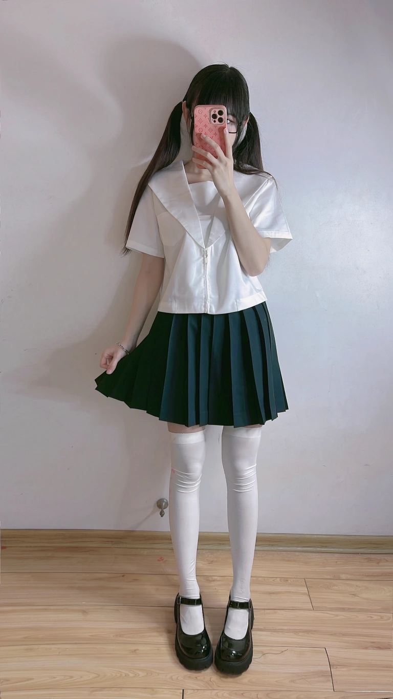 miko酱ww《自拍系列mikoの白丝03》主题写真：201张全套美图