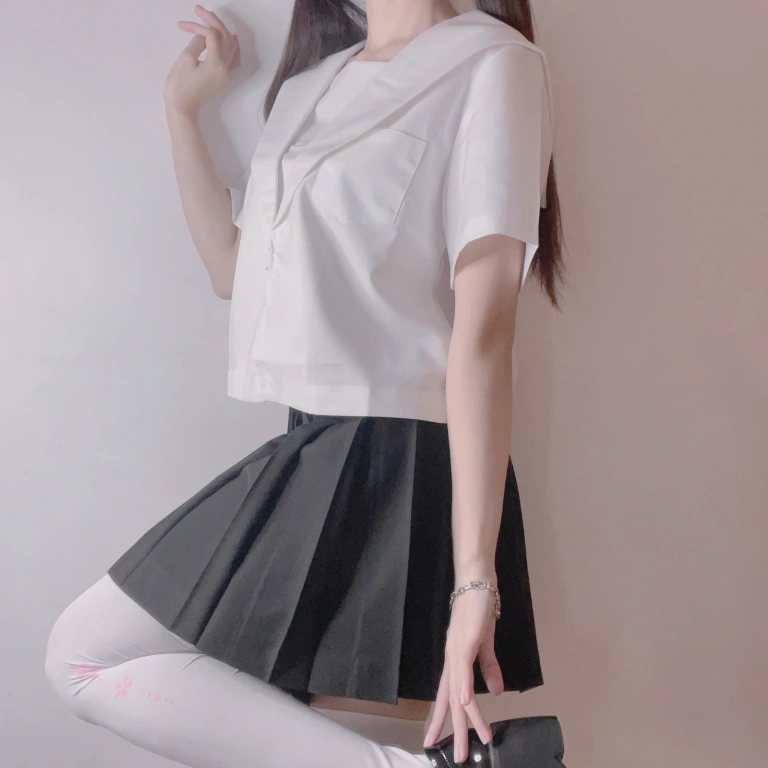 miko酱ww《自拍系列mikoの白丝03》主题写真：201张全套美图