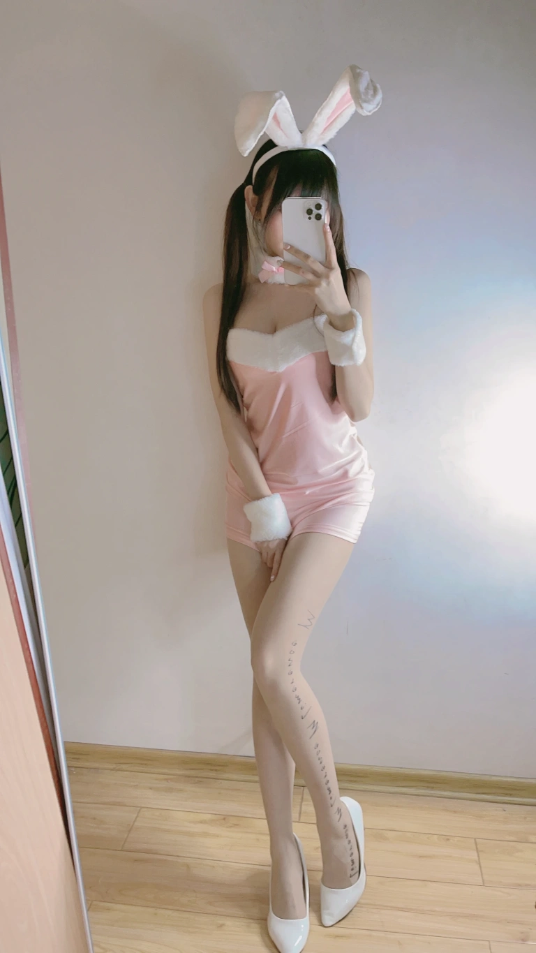 miko酱ww《自拍系列mikoの肉丝01》主题写真：114张全套美图