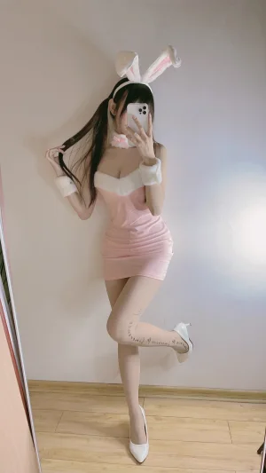 miko酱ww《自拍系列mikoの肉丝01》主题写真：114张全套美图