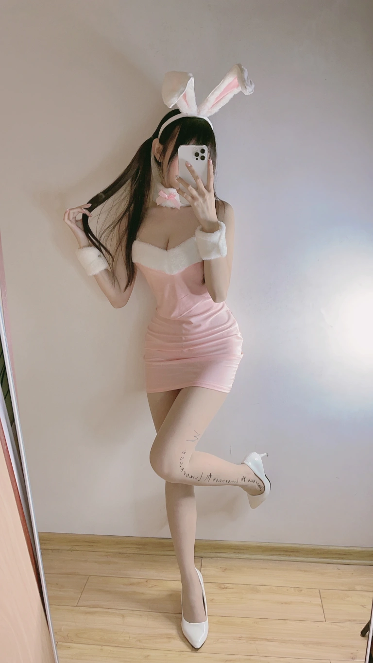 miko酱ww《自拍系列mikoの肉丝01》主题写真：114张全套美图