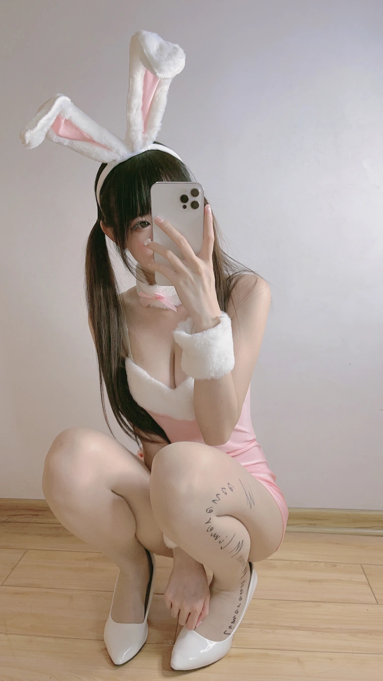 miko酱ww《自拍系列mikoの肉丝01》主题写真：114张全套美图