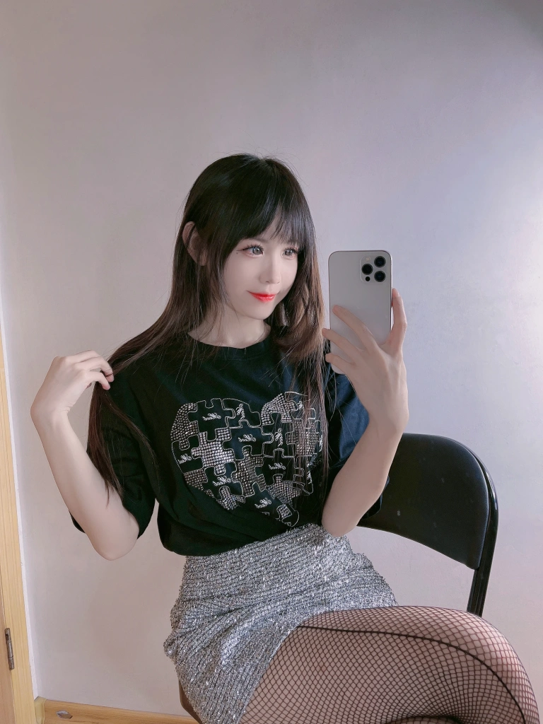 miko酱ww《自拍系列mikoの黑丝02》主题写真：187张全套美图