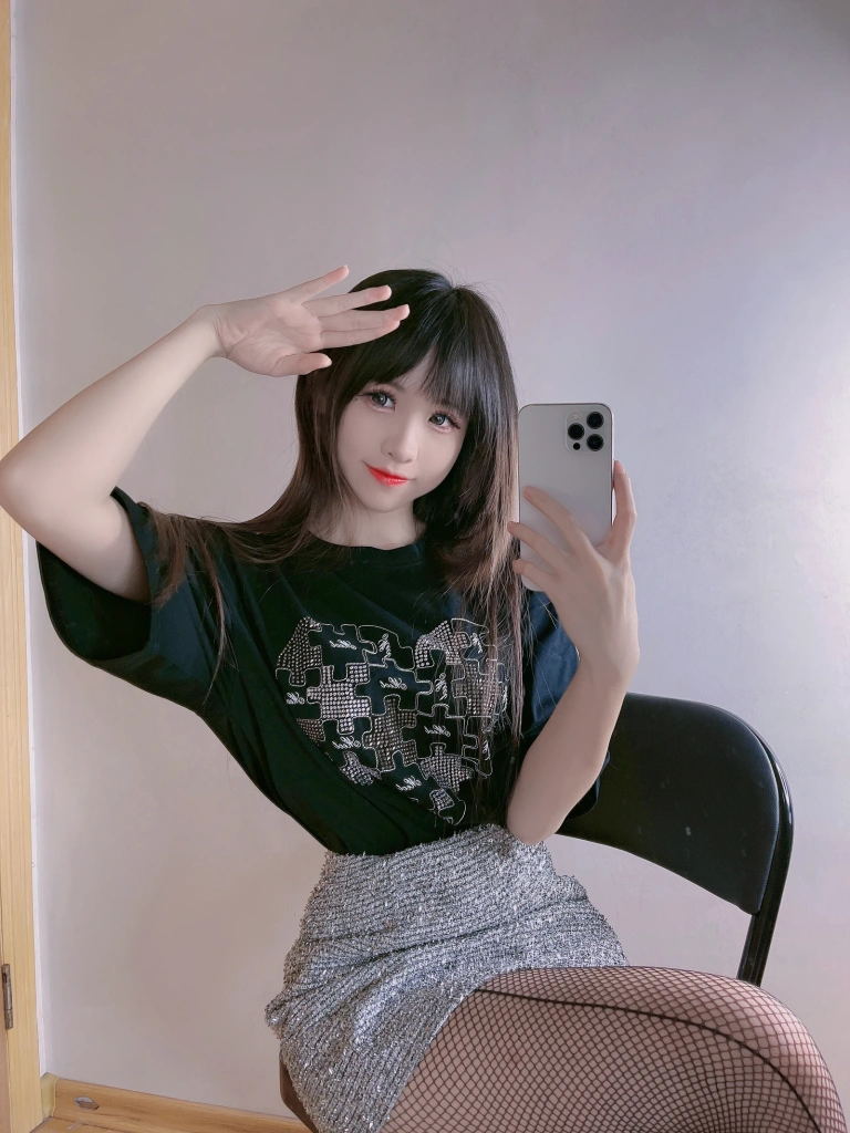 miko酱ww《自拍系列mikoの黑丝02》主题写真：187张全套美图