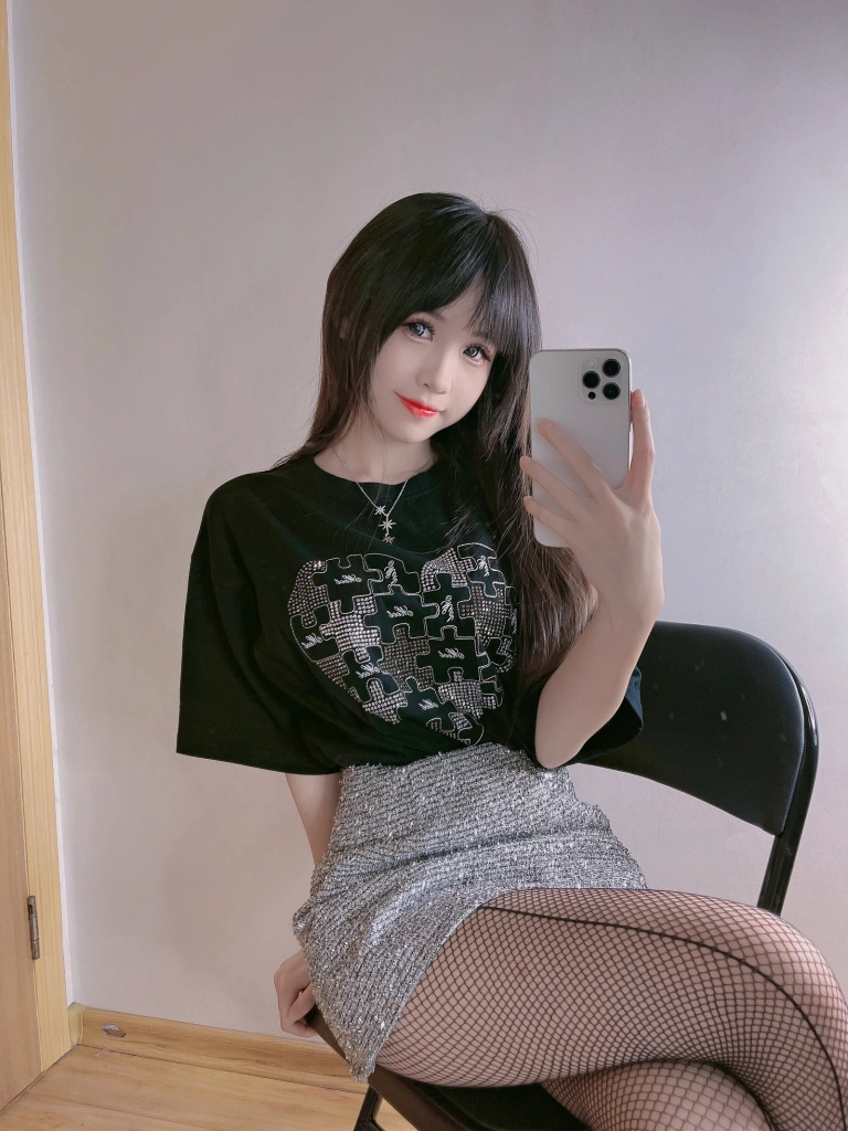 miko酱ww《自拍系列mikoの黑丝02》主题写真：187张全套美图