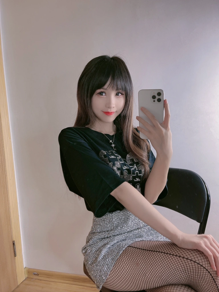 miko酱ww《自拍系列mikoの黑丝02》主题写真：187张全套美图