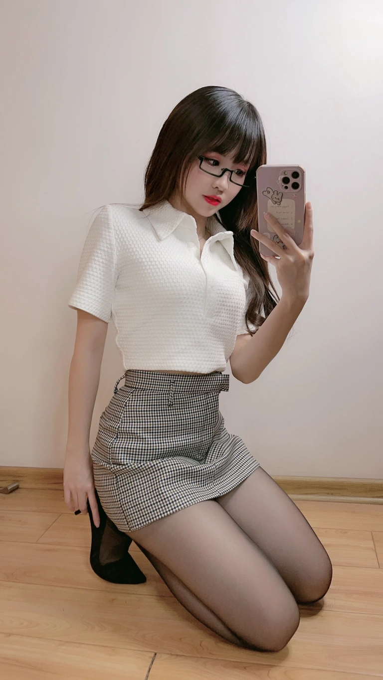 miko酱ww《自拍系列mikoの黑丝03》主题写真：185张全套美图